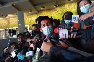 Senador Ajpi respeta la Iglesia pero la considera politizada