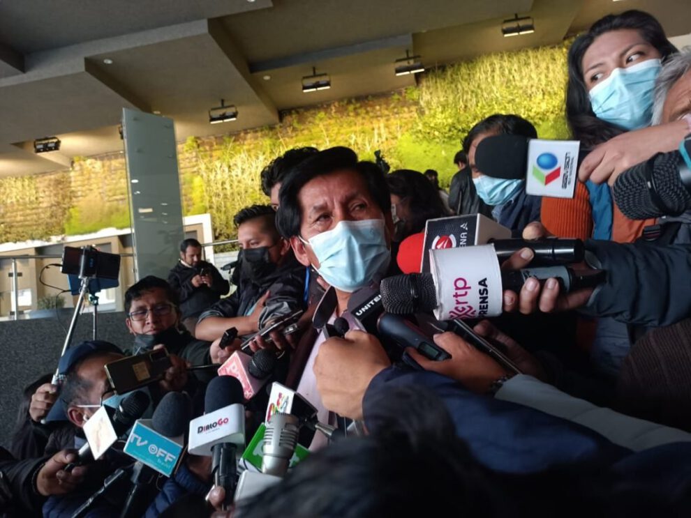 Senador Ajpi respeta la Iglesia pero la considera politizada