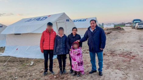 Familia boliviana damnificada por el terremoto en Turquía llega a Bolivia