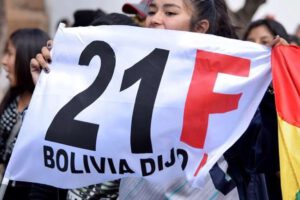 Banderazo 21F en conmemoración de la victoria del NO