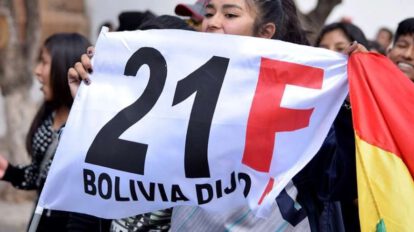 Banderazo 21F en conmemoración de la victoria del NO