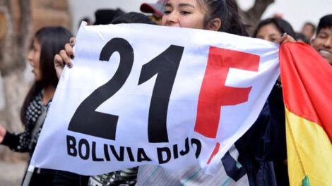 Banderazo 21F en conmemoración de la victoria del NO