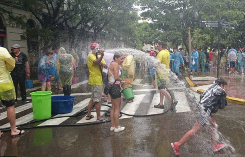 Prohibición de jugar con agua en La Paz durante Carnaval