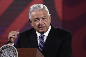 López Obrador arremete contra Boluarte y pide liberar a Castillo