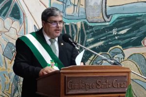 Fernando Larach asume presidencia del Comité Cívico pro Santa Cruz