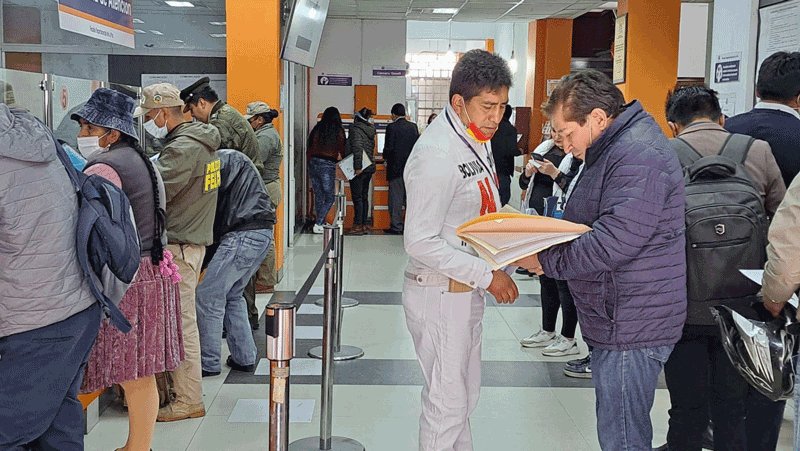 Denuncia penal contra Evo Morales presentada por Bladimir Machicao en La Paz