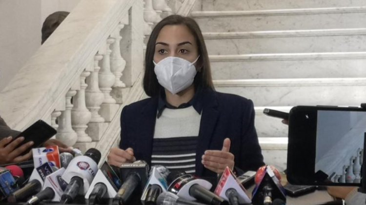 La diputada Luisa Nayar cuestiona al Gobierno por los guerreros digitales