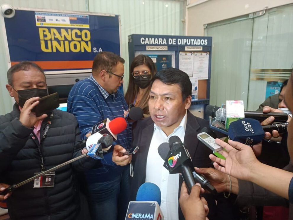 Aniversario de El Alto con Sandro Ramírez en contacto con la prensa