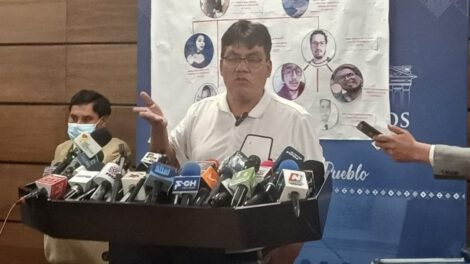 Héctor Arce denuncia mercenarios digitales por publicar su número
