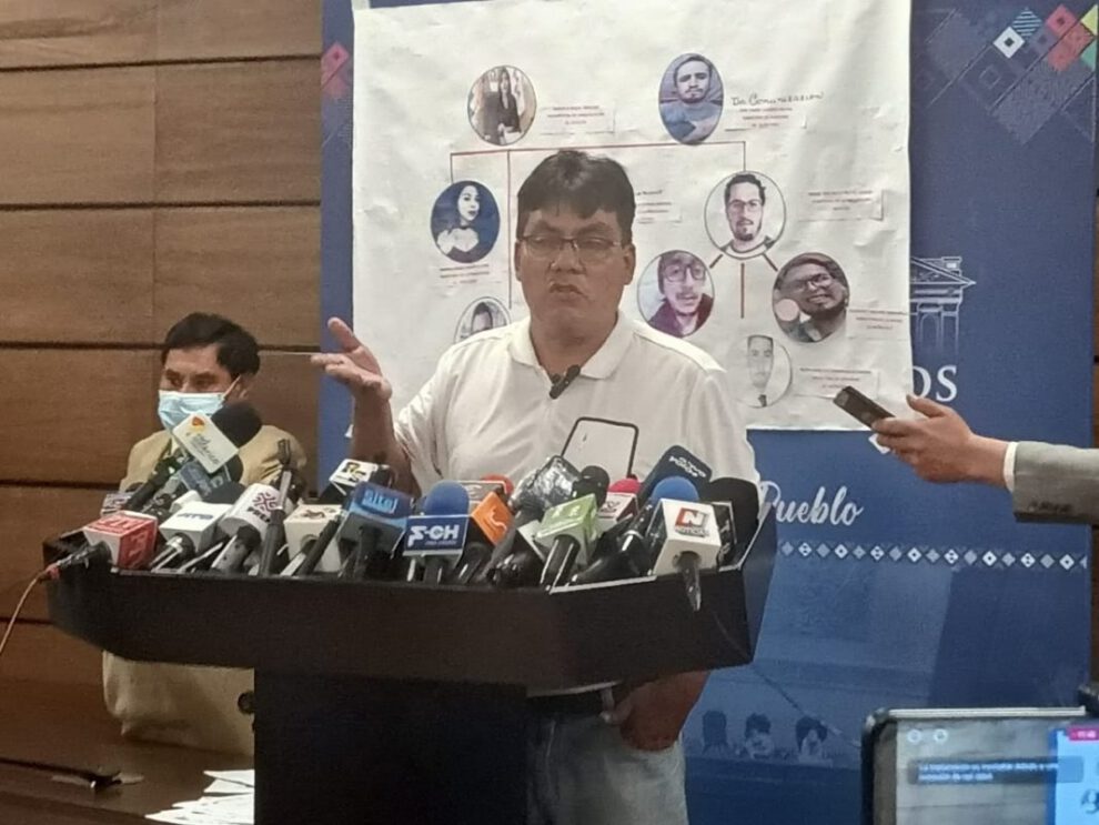 Héctor Arce denuncia mercenarios digitales por publicar su número