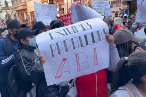 Estudiantes de Enfermería se declaran en emergencia por desdoblamiento de aulas