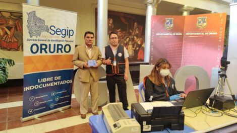 Mi Identidad: Gobernador Johnny Vedia realizó el registro de su cédula de identidad y licencia de conducir digital