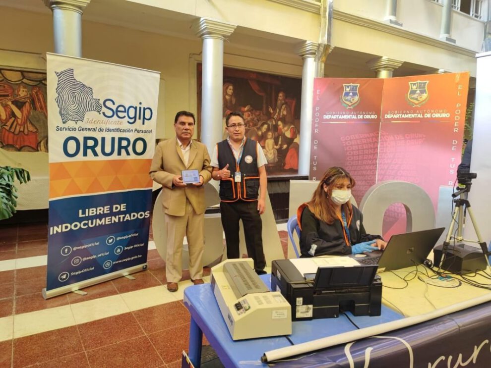 Mi Identidad: Gobernador Johnny Vedia realizó el registro de su cédula de identidad y licencia de conducir digital