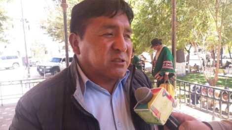 agua para sembradíos y ganado en Corque