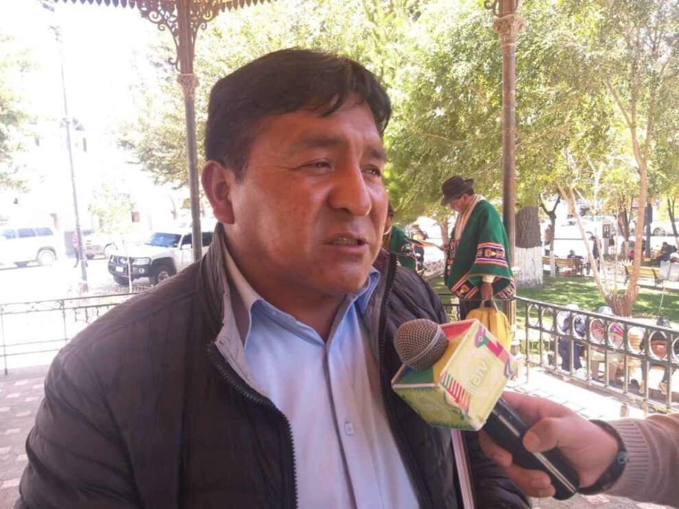 agua para sembradíos y ganado en Corque