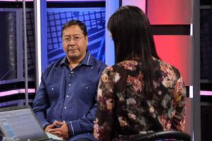 Luis Arce llega a Venezuela para rendir homenaje a la memoria de Chávez