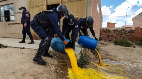 Clausuran chichería clandestina en Pumas Andinos