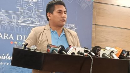 Unidad del MAS en conferencia de prensa con Gualberto Arispe