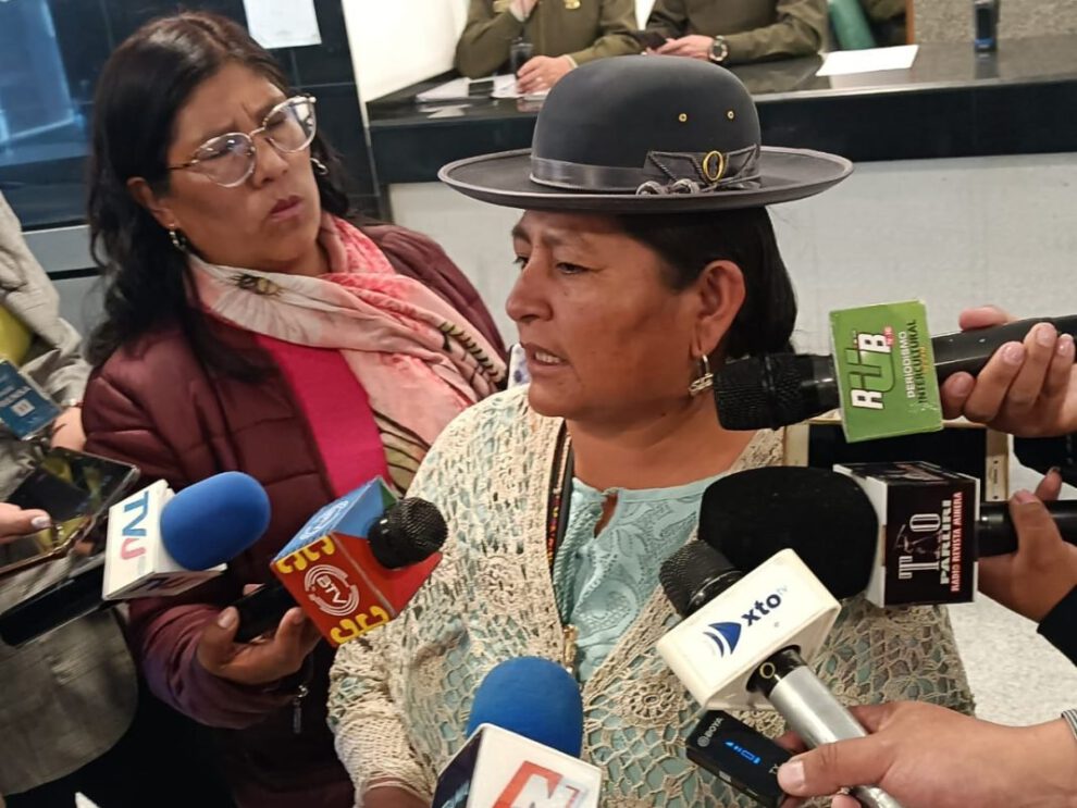 Mujeres en el legislativo buscando altos cargos