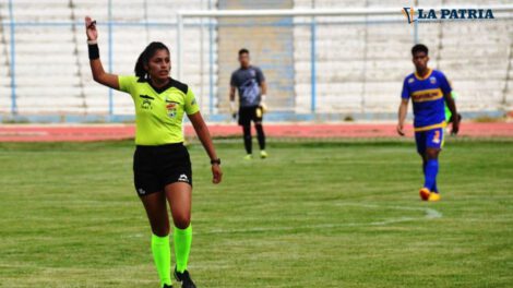 América Orellana, árbitro femenino en su debut en la primera división del fútbol