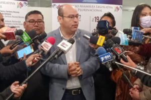 Ley Departamental de Santa Cruz desmentirá diferencias entre Camacho y Aguilar