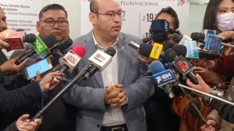 Ley Departamental de Santa Cruz desmentirá diferencias entre Camacho y Aguilar