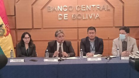 El presidente del Banco Central de Bolivia, Edwin Rojas, en conferencia de prensa