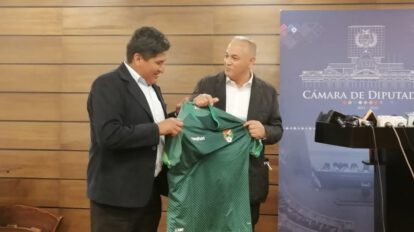 Copa Andrés Flores presentada por el diputado Andrés Flores y el presidente de la FBF