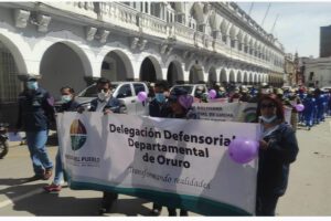 Marcha por los derechos humanos de la mujer en Oruro