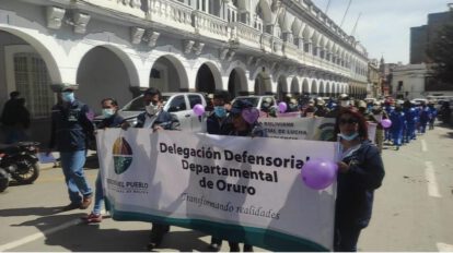 Marcha por los derechos humanos de la mujer en Oruro