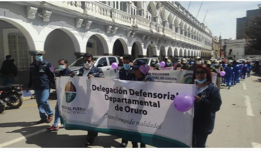 Marcha por los derechos humanos de la mujer en Oruro