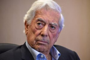 Mario Vargas Llosa respalda al gobierno de Dina Boluarte en Perú