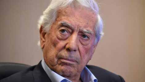 Mario Vargas Llosa respalda al gobierno de Dina Boluarte en Perú