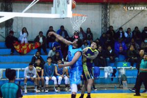 Carl A-Z y Alemán baloncesto en partido disputado