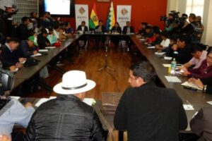 Protestas del Magisterio y el Ministerio de Educación