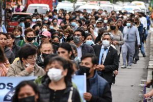Bloqueo de carreteras por maestros urbanos en rechazo a la nueva malla curricular