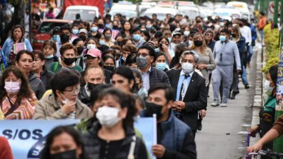 Bloqueo de carreteras por maestros urbanos en rechazo a la nueva malla curricular