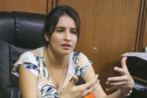Paola Aguirre denuncia visita negada a Luis Fernando Camacho en Chonchocoro