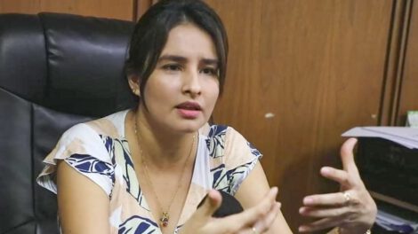 Paola Aguirre denuncia visita negada a Luis Fernando Camacho en Chonchocoro