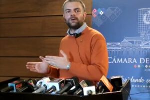 El diputado José Manuel Ormachea habla sobre el uso de pasaporte diplomático
