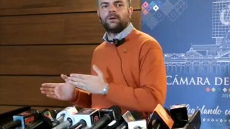 El diputado José Manuel Ormachea habla sobre el uso de pasaporte diplomático