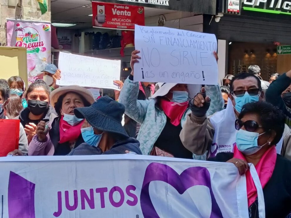 Asociación de Personas con Cáncer y Familiares en movilizaciones por la Ley del Cáncer en Bolivia