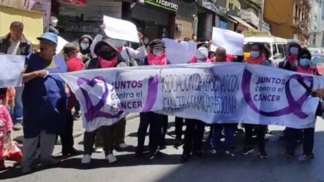 Aprobación del reglamento de la Ley del Cáncer causa protestas en La Paz