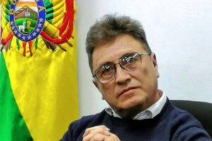 Renuncia Ramiro Villavicencio como ministro de Minería