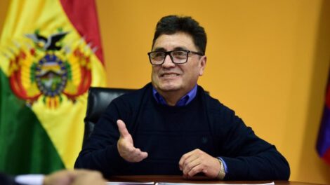 Ramiro Villavicencio continúa como Ministro de Minería