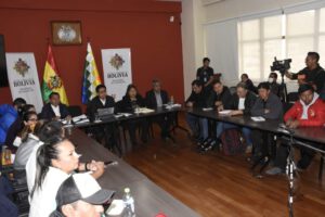 Diálogo entre Ministerio de Educación y Magisterio en Bolivia