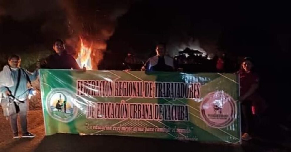 Bloqueo de carreteras en Yacuiba por maestros urbanos