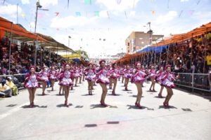 Carnaval de Oruro: Conjuntos observaron el abandono de las fuerzas del orden y la invasión de la ruta