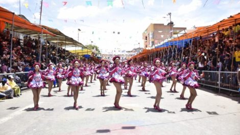 Carnaval de Oruro: Conjuntos observaron el abandono de las fuerzas del orden y la invasión de la ruta