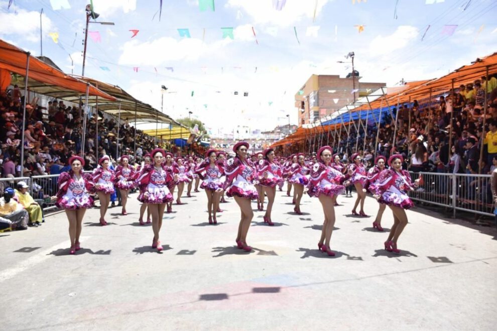Carnaval de Oruro: Conjuntos observaron el abandono de las fuerzas del orden y la invasión de la ruta